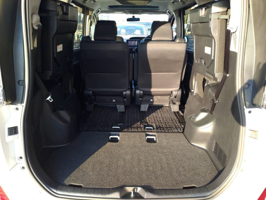 ヴォクシーZSの写真 27