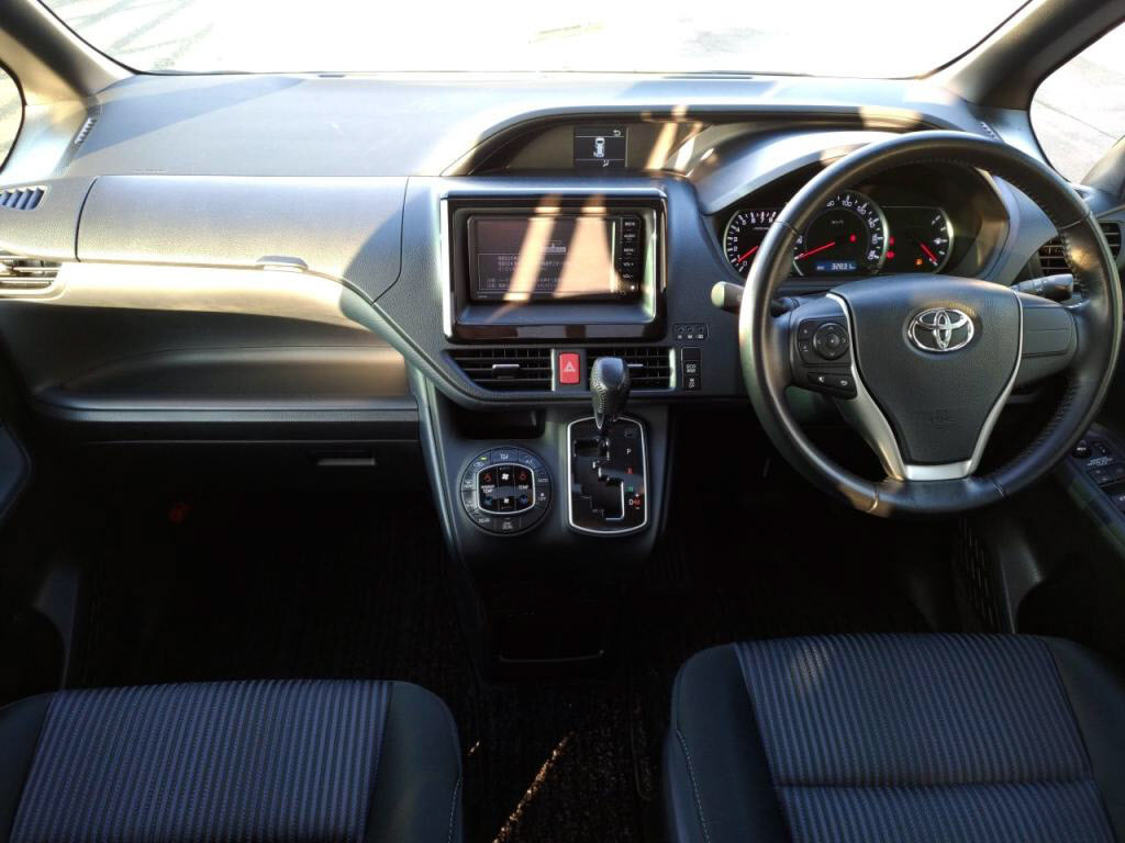 ヴォクシーZSの写真 3