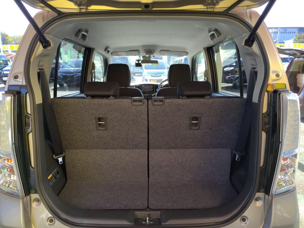 ワゴンＲスティングレーＸの写真 24