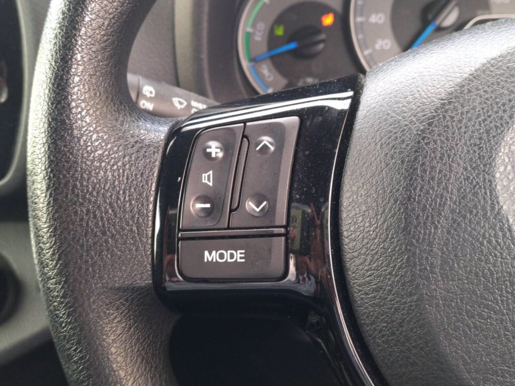 ヴィッツハイブリッドハイブリッドFの写真 14