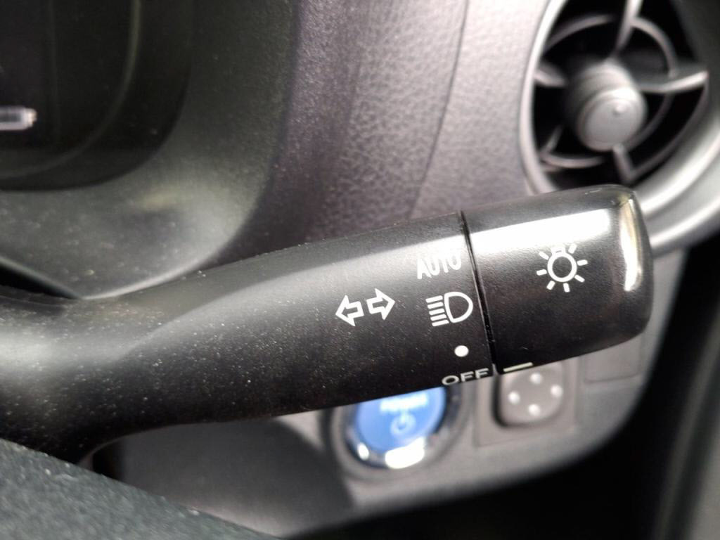 ヴィッツハイブリッドハイブリッドFの写真 16