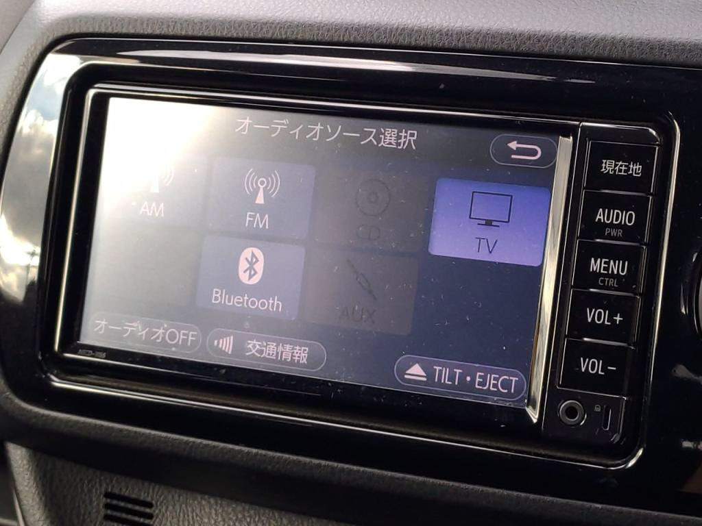 ヴィッツハイブリッドハイブリッドFの写真 17