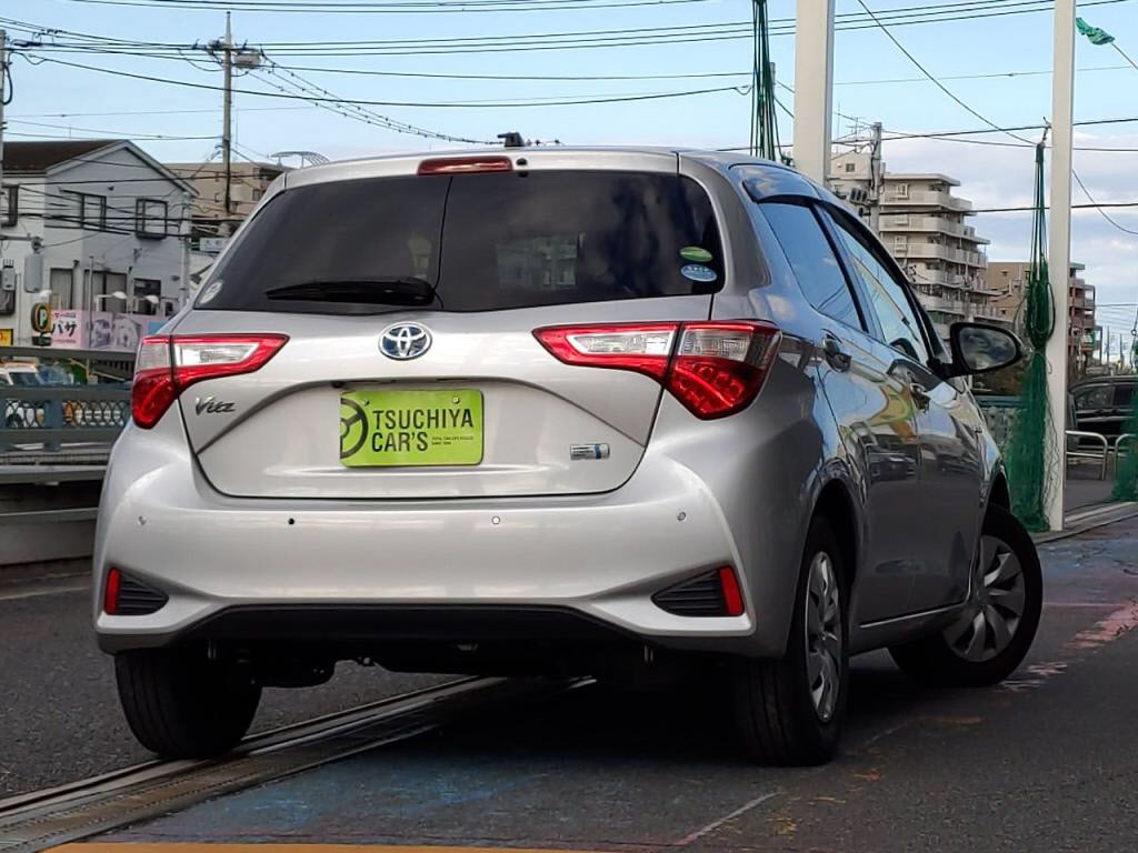 ヴィッツハイブリッドハイブリッドFの写真 2