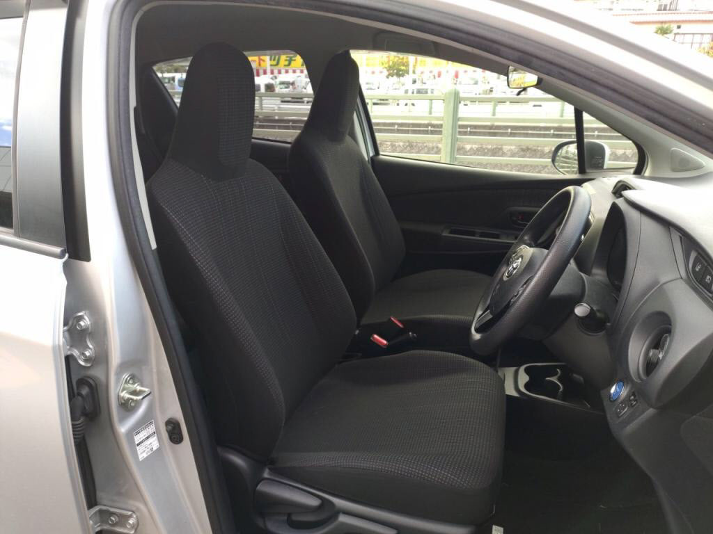 ヴィッツハイブリッドハイブリッドFの写真 21