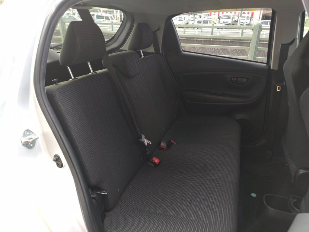 ヴィッツハイブリッドハイブリッドFの写真 22