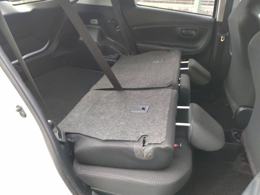 ヴィッツハイブリッドハイブリッドFの写真 23