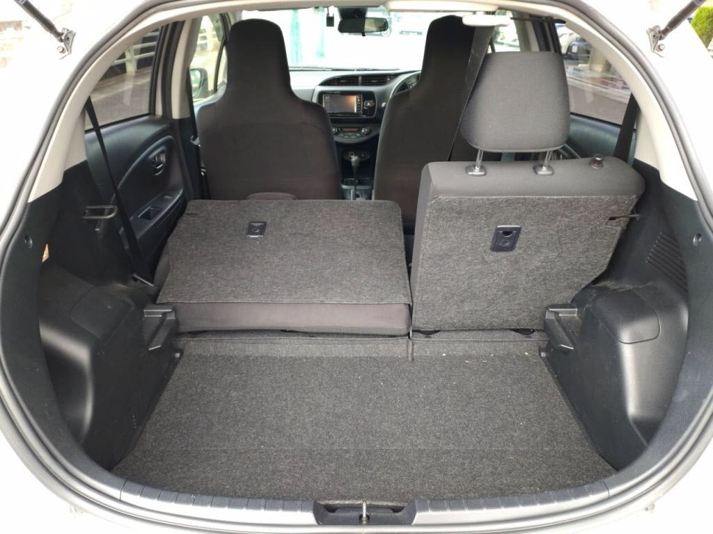 ヴィッツハイブリッドハイブリッドFの写真 25