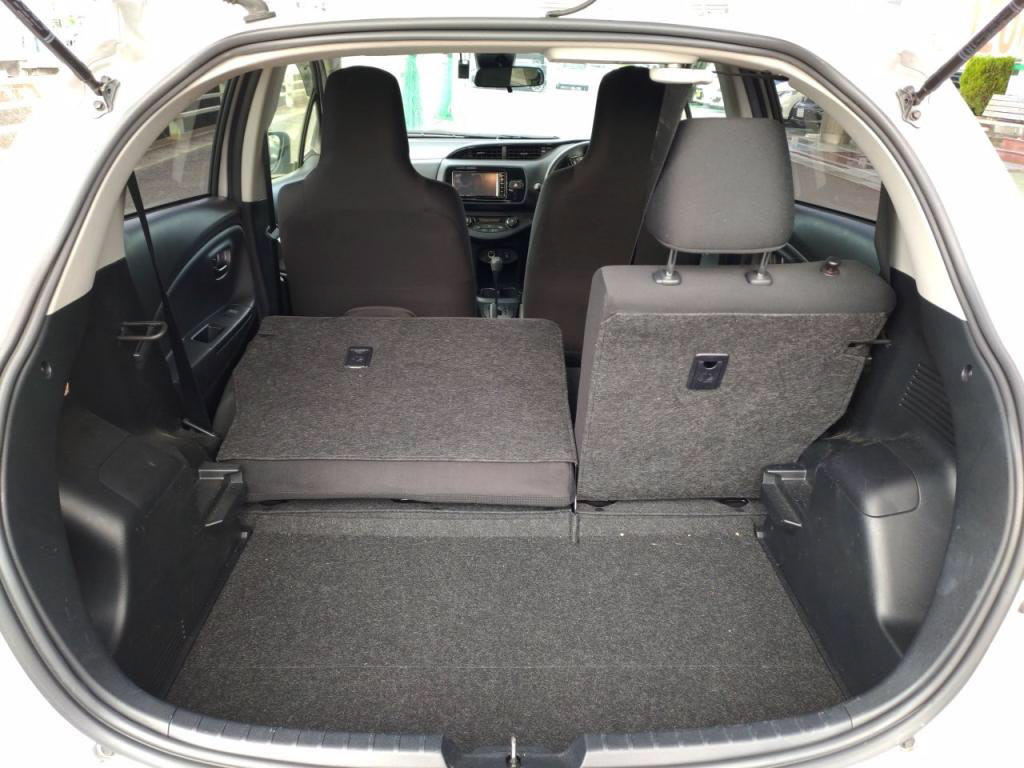 ヴィッツハイブリッドハイブリッドFの写真 26