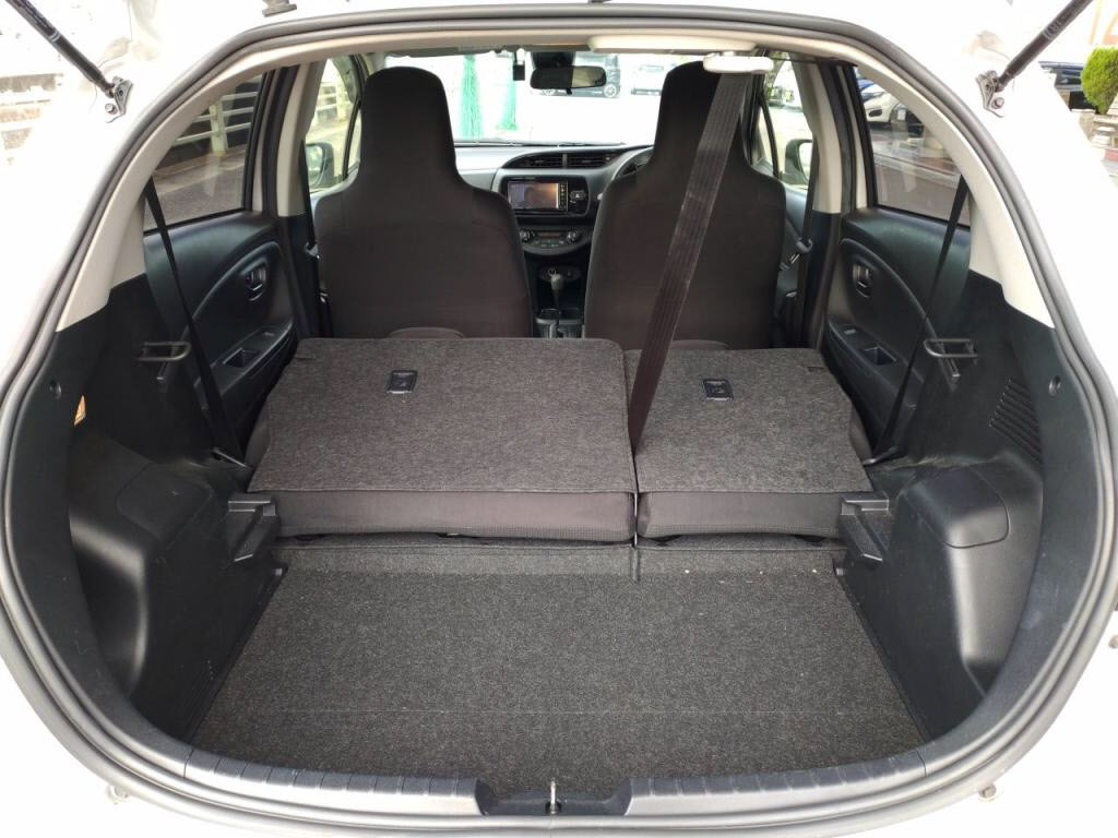 ヴィッツハイブリッドハイブリッドFの写真 27