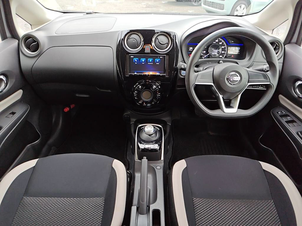 ノートｅパワーｅパワーＢの写真 3