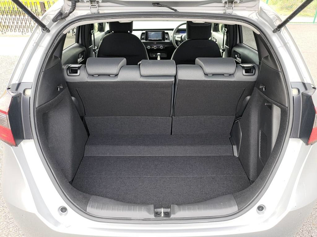 フィットハイブリッドｅＨＥＶベーシックの写真 25