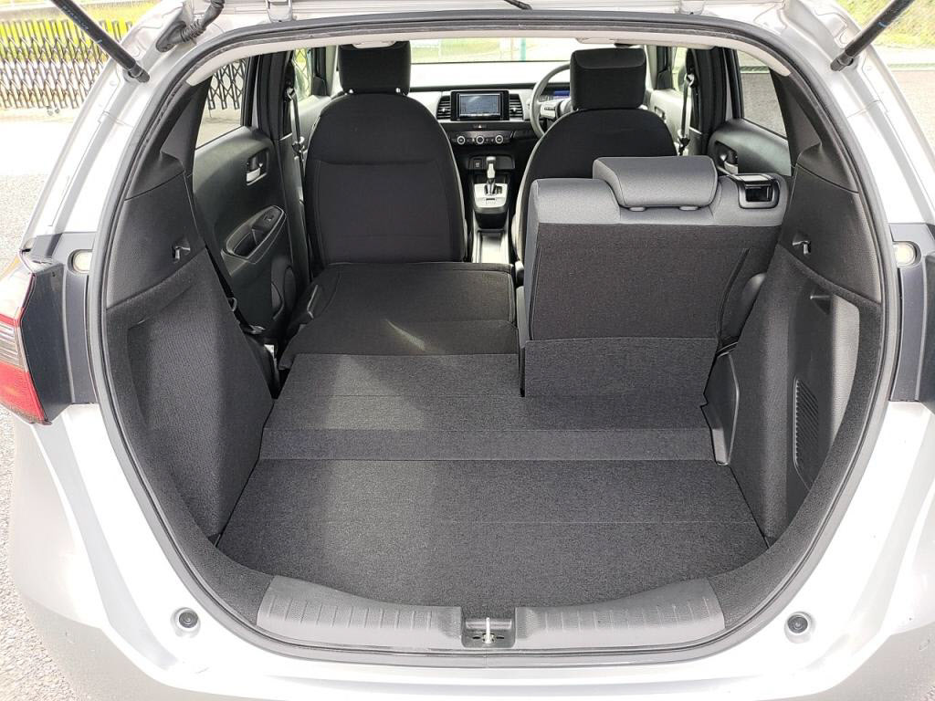 フィットハイブリッドｅＨＥＶベーシックの写真 26