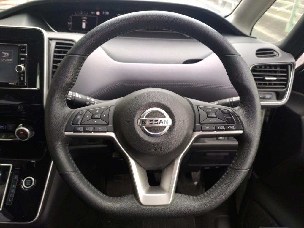 セレナハイウェイスターＶの写真 13