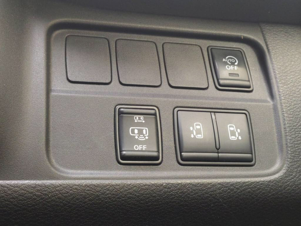 セレナハイウェイスターＶの写真 16