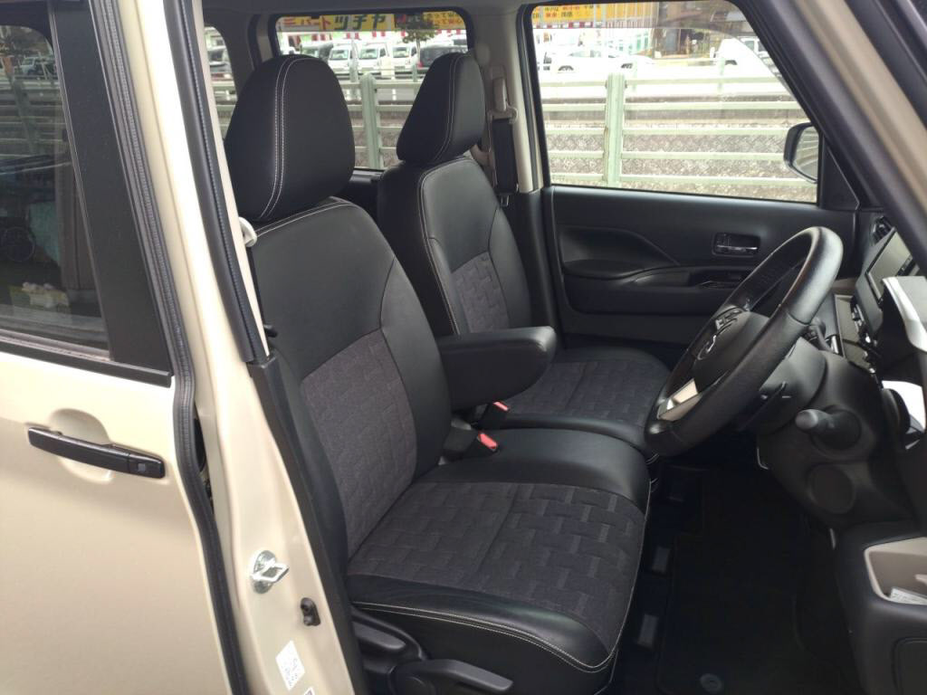 デリカミニＴプレミアムの写真 13