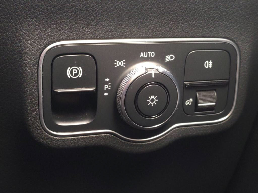 ベンツＧＬＡクラスＧＬＡ２００ｄ＿４マチックＡＭＧラインの写真 17