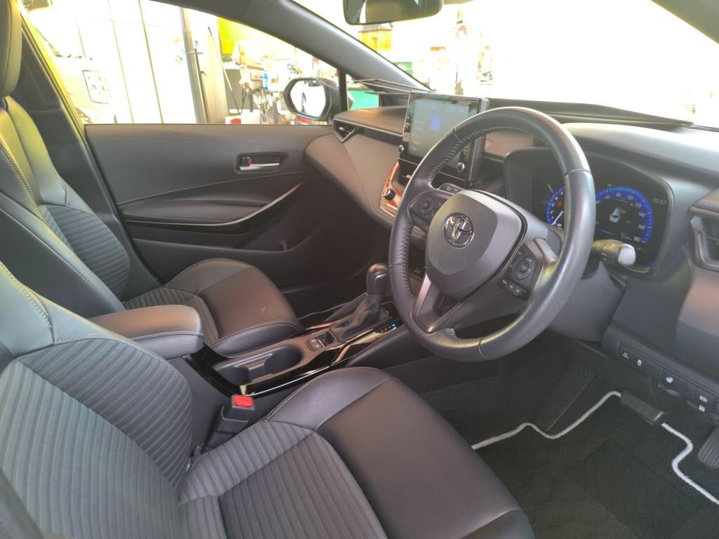 カローラツーリングハイブリッドハイブリッドダブルバイビーの写真 13