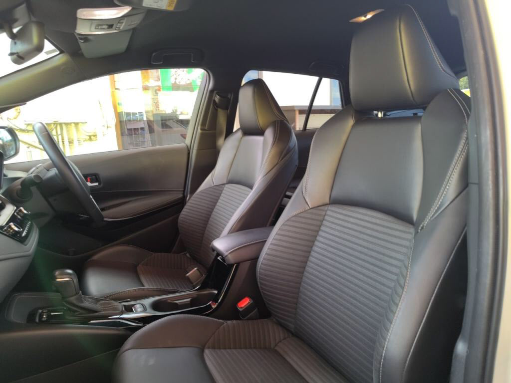 カローラツーリングハイブリッドハイブリッドダブルバイビーの写真 22