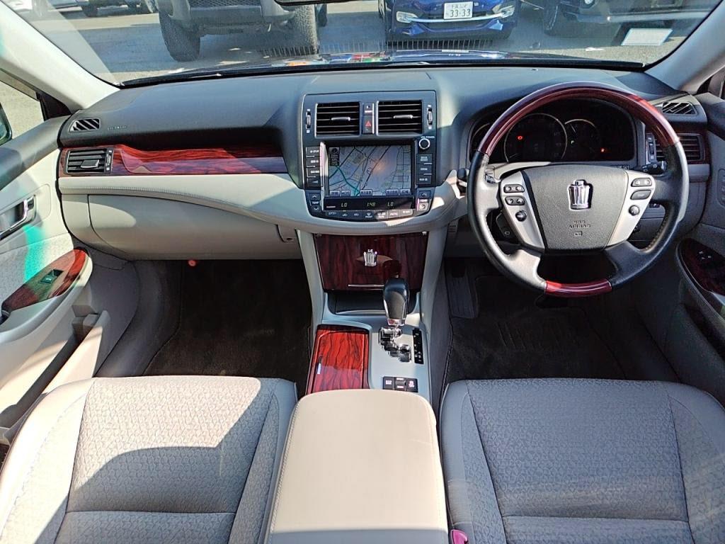 クラウンロイヤルサルーンの写真 3