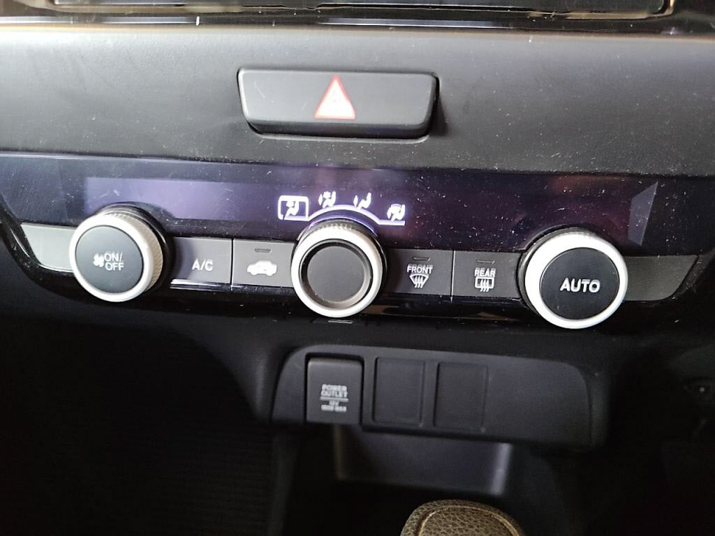 フィットハイブリッドｅＨＥＶベーシックの写真 14