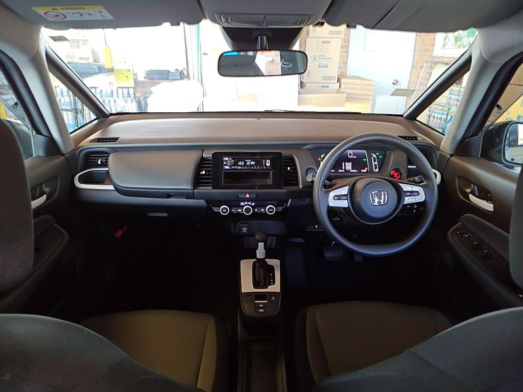 フィットハイブリッドｅＨＥＶベーシックの写真 3