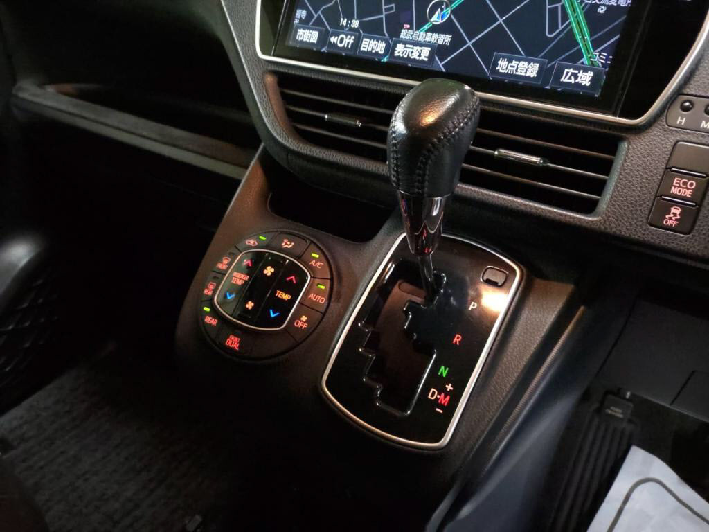 ヴォクシーＶの写真 15