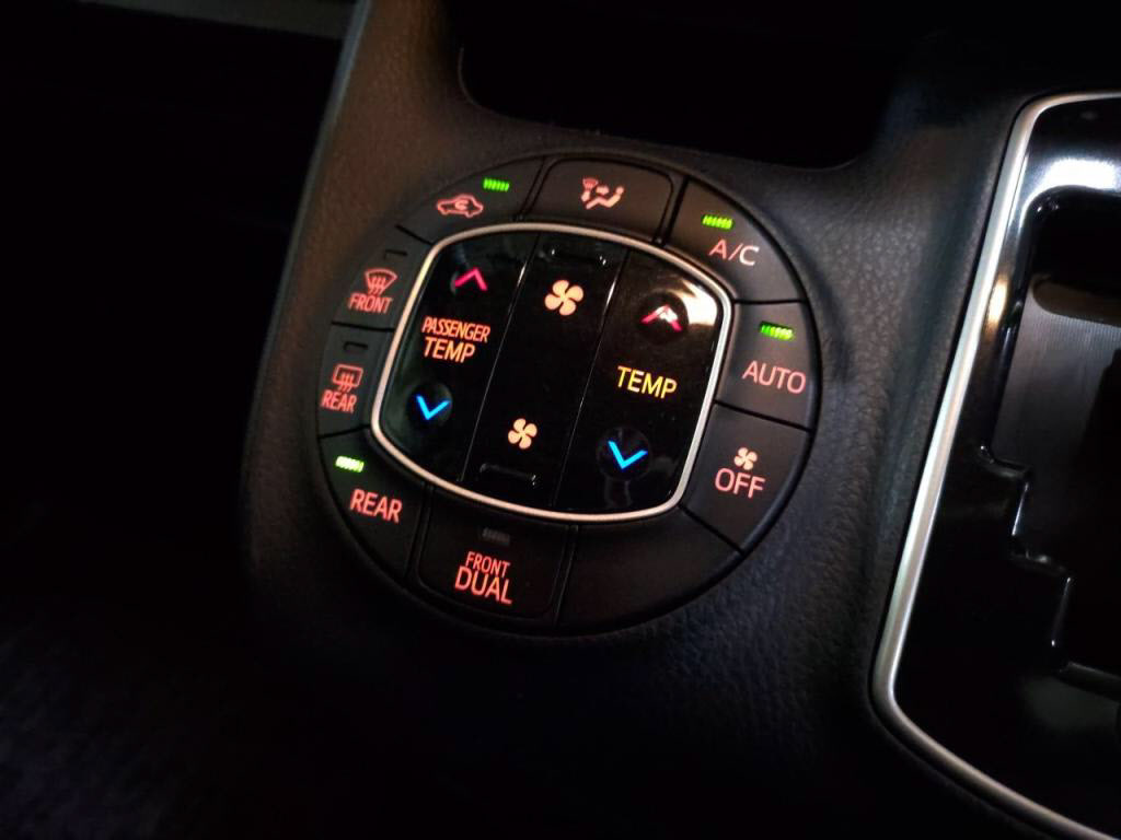 ヴォクシーＶの写真 16