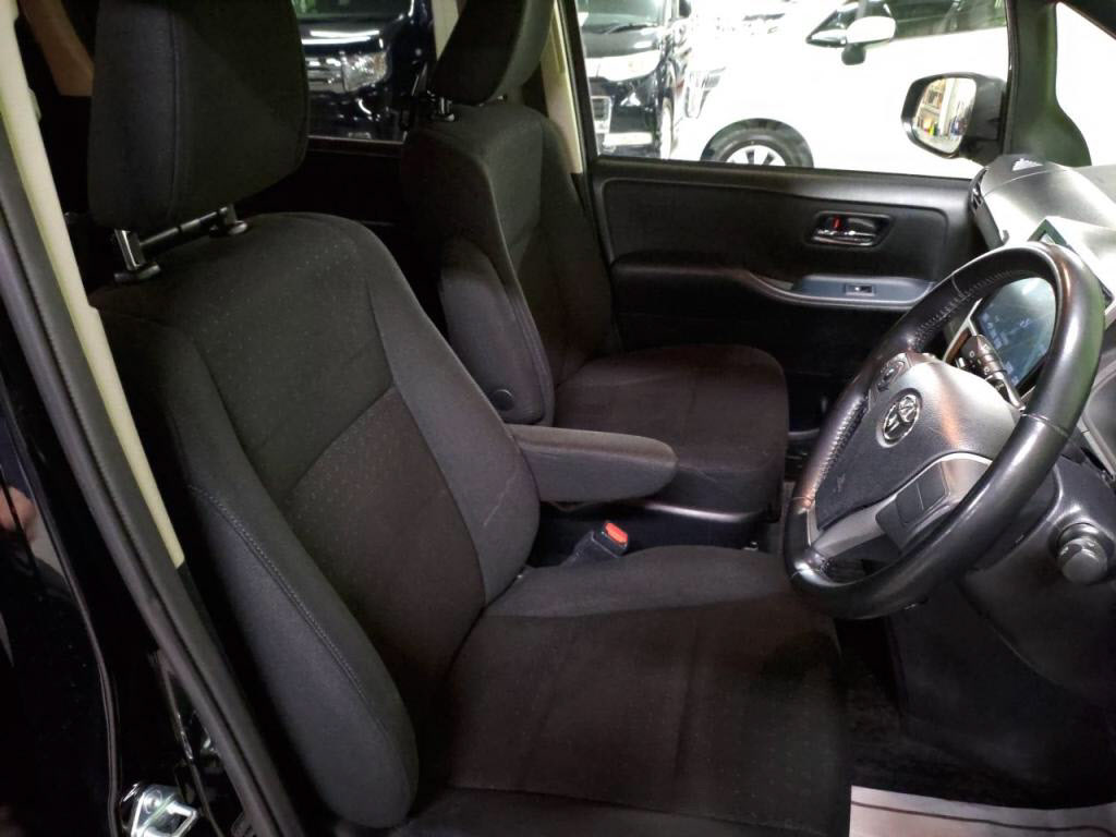 ヴォクシーＶの写真 21