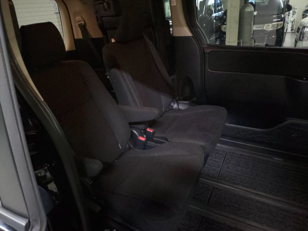 ヴォクシーＶの写真 22