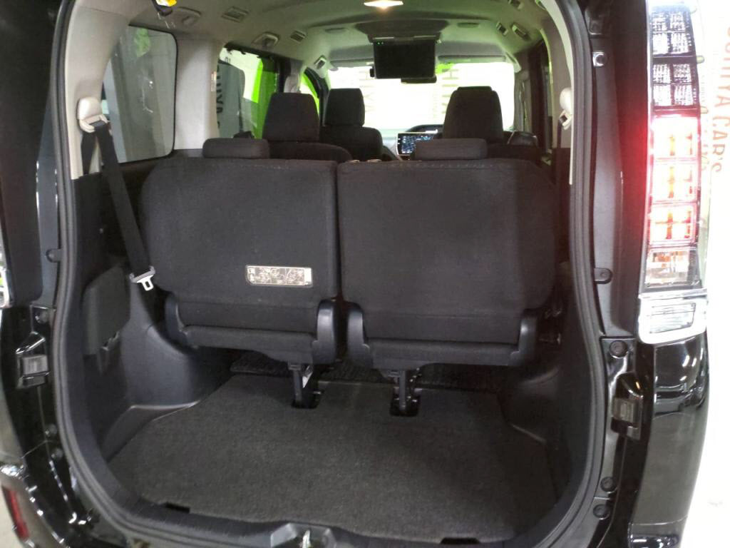 ヴォクシーＶの写真 25