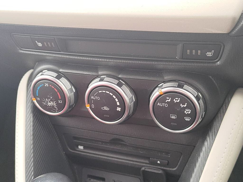 デミオ１５Ｓノーブルクリムゾンの写真 11