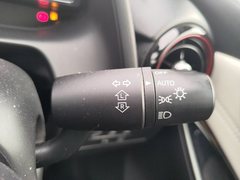 デミオ１５Ｓノーブルクリムゾンの写真 16