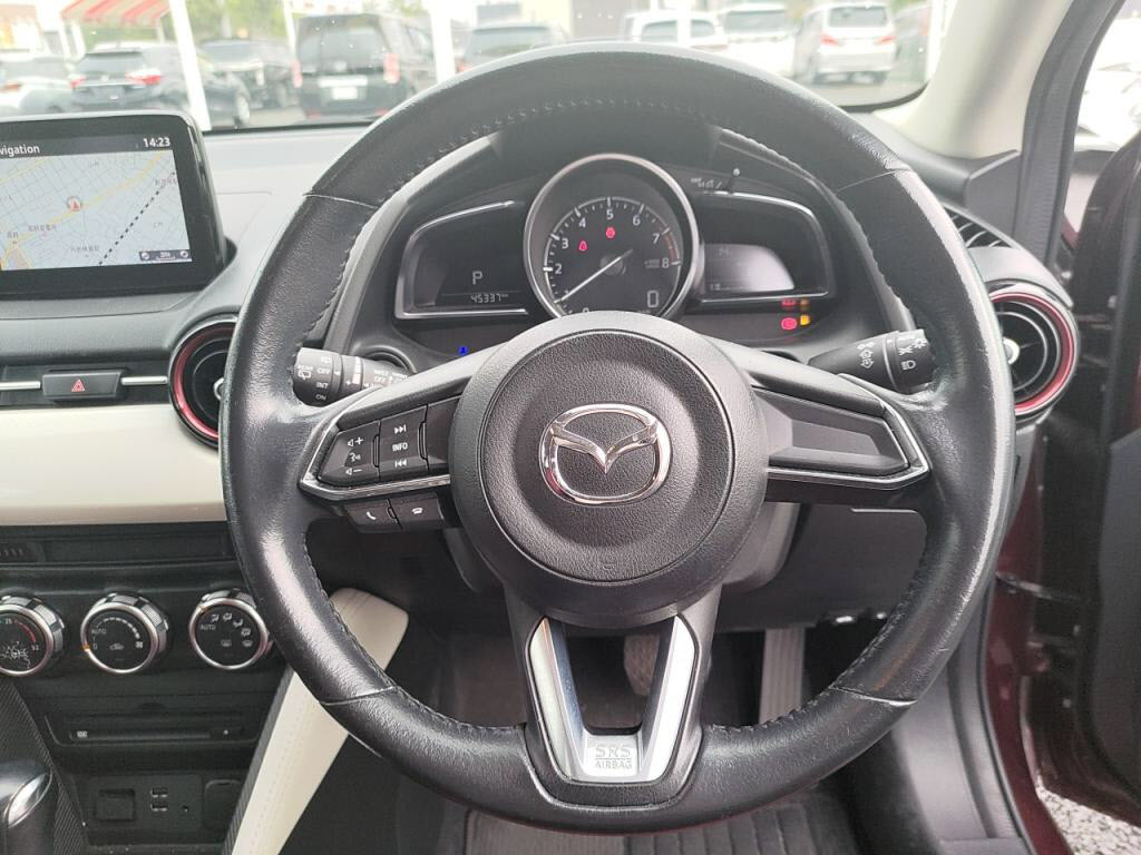 デミオ１５Ｓノーブルクリムゾンの写真 17