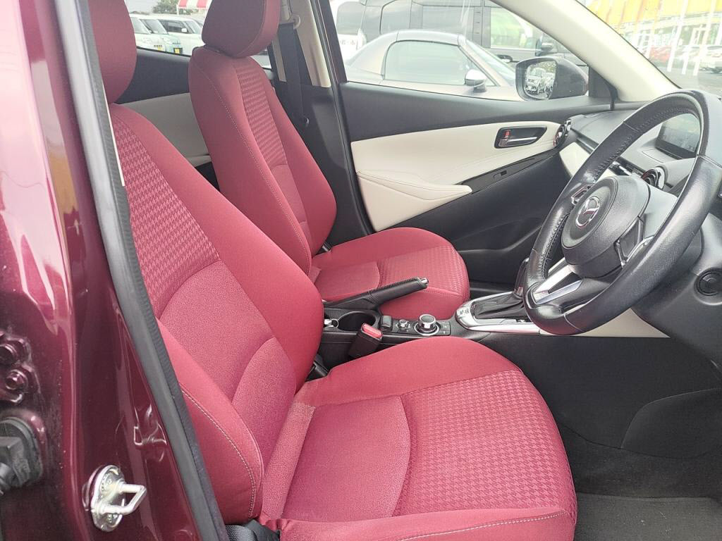 デミオ１５Ｓノーブルクリムゾンの写真 18