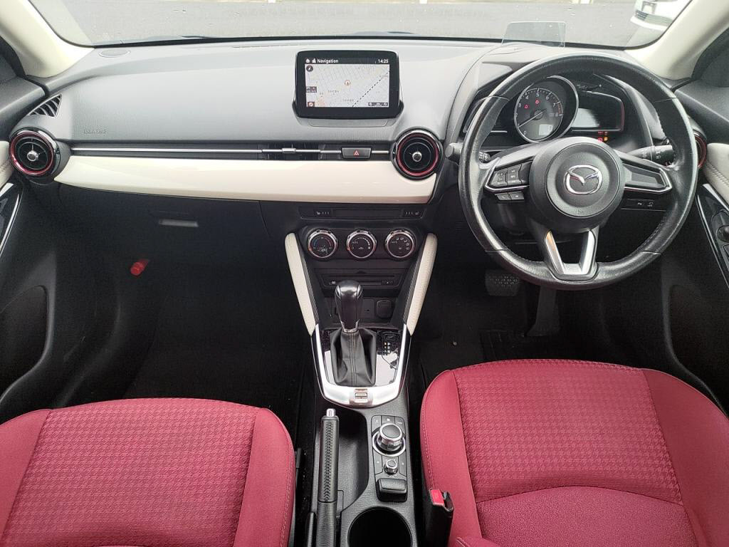 デミオ１５Ｓノーブルクリムゾンの写真 3