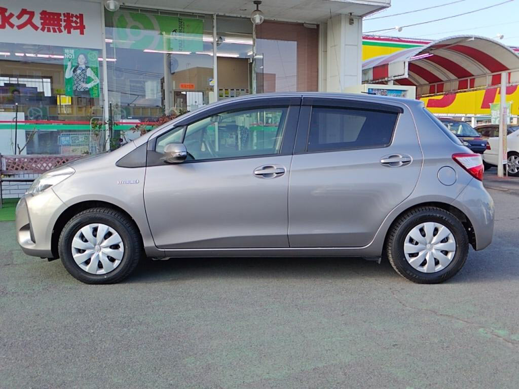 ヴィッツハイブリッドハイブリッドＵの写真 12