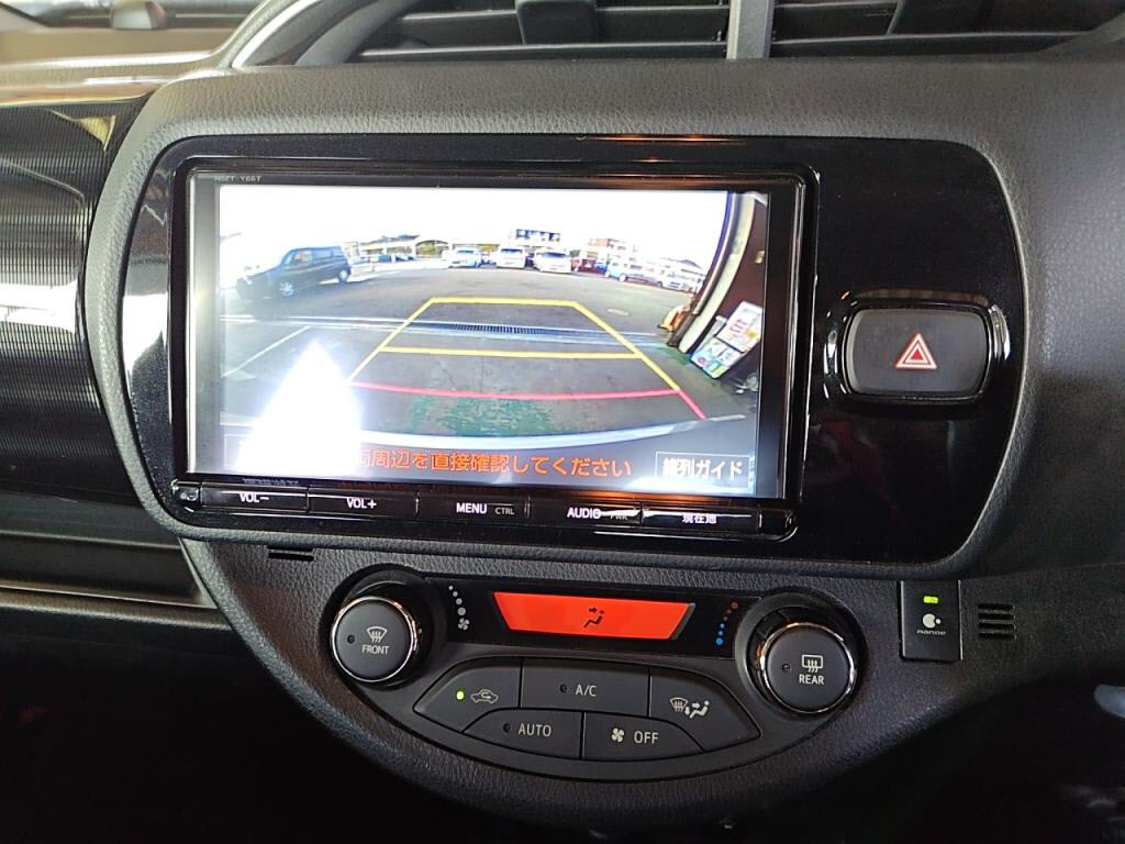 ヴィッツハイブリッドハイブリッドＵの写真 14