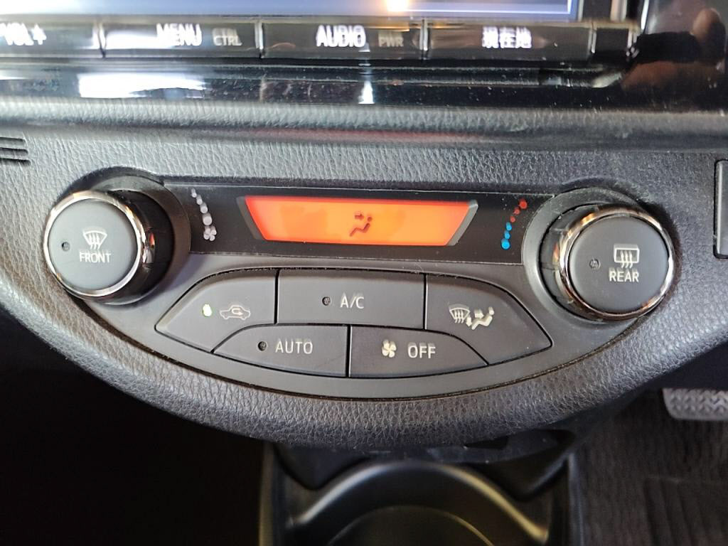 ヴィッツハイブリッドハイブリッドＵの写真 17