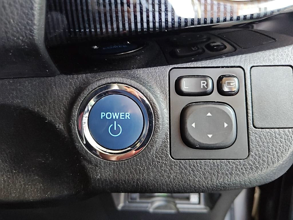 ヴィッツハイブリッドハイブリッドＵの写真 18