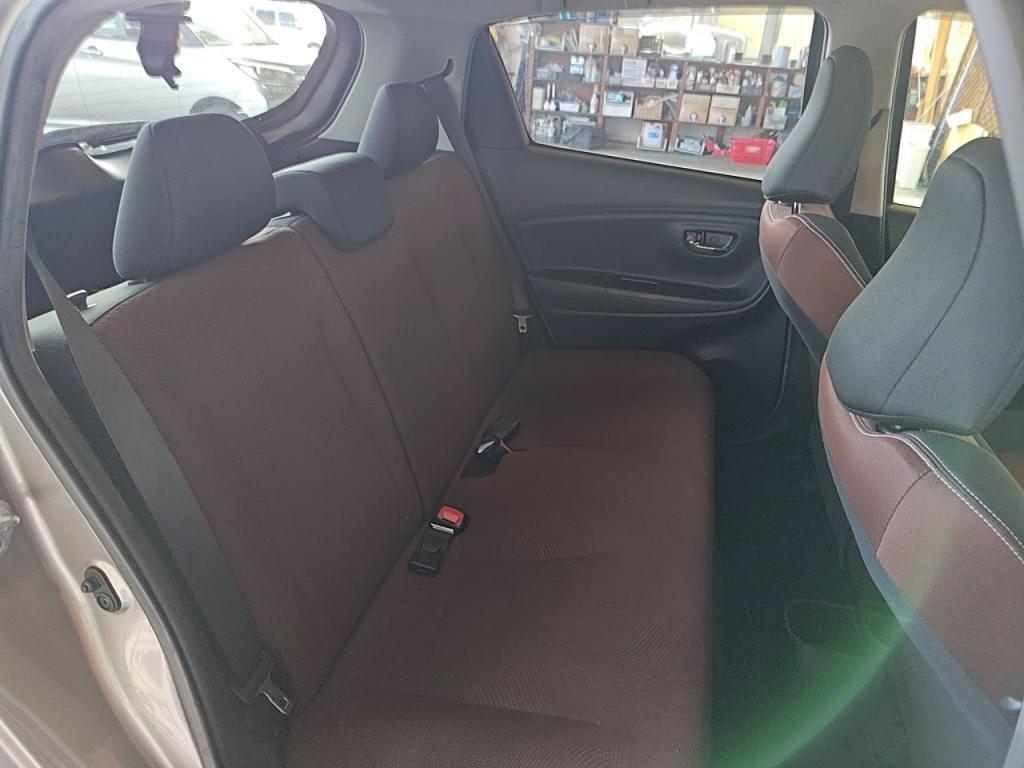 ヴィッツハイブリッドハイブリッドＵの写真 22