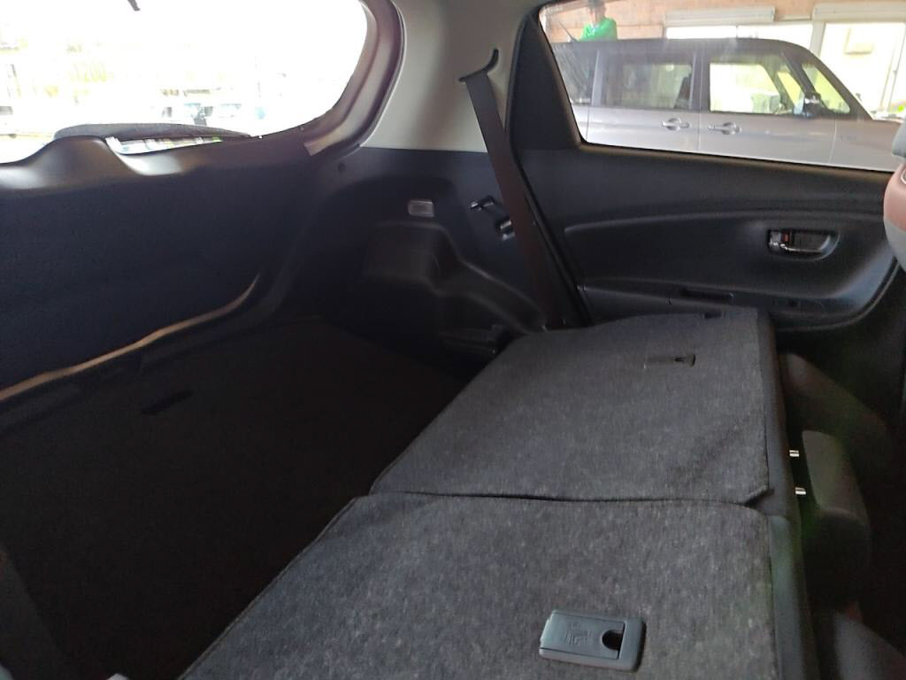 ヴィッツハイブリッドハイブリッドＵの写真 23