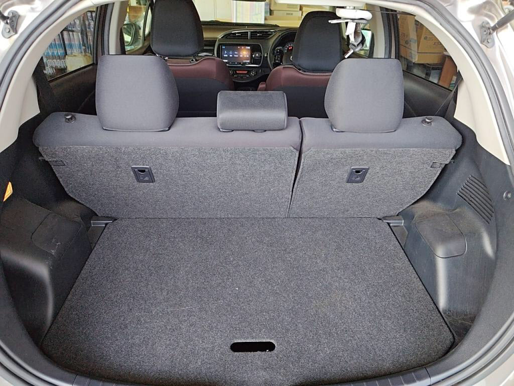 ヴィッツハイブリッドハイブリッドＵの写真 25