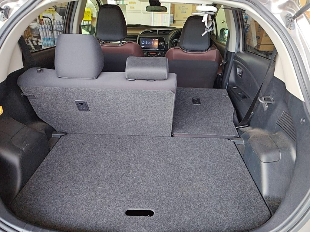 ヴィッツハイブリッドハイブリッドＵの写真 26