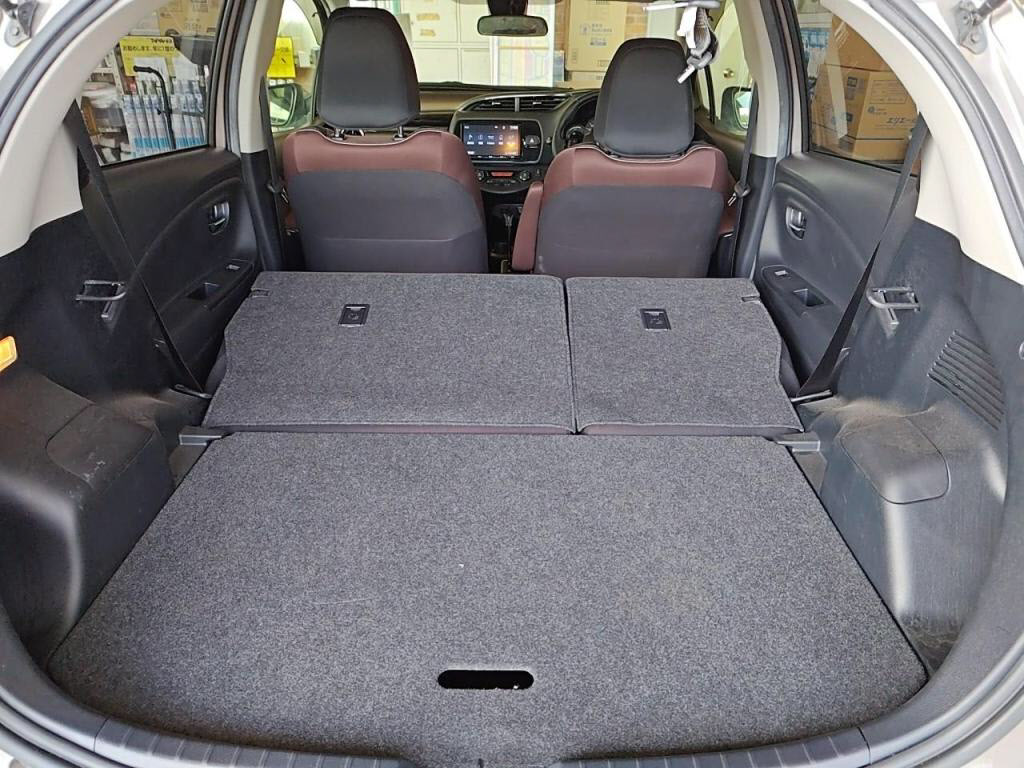 ヴィッツハイブリッドハイブリッドＵの写真 27