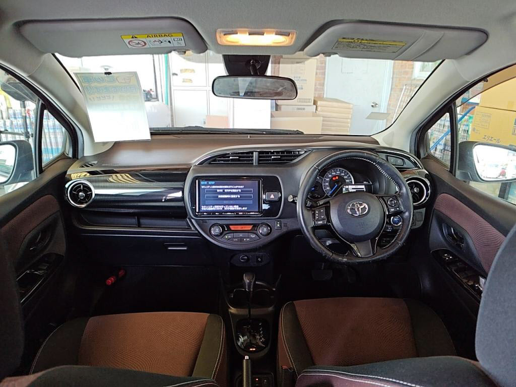 ヴィッツハイブリッドハイブリッドＵの写真 3