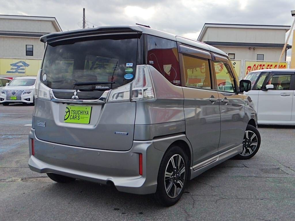 デリカＤ２カスタムカスタムハイブリッドＭＶの写真 2