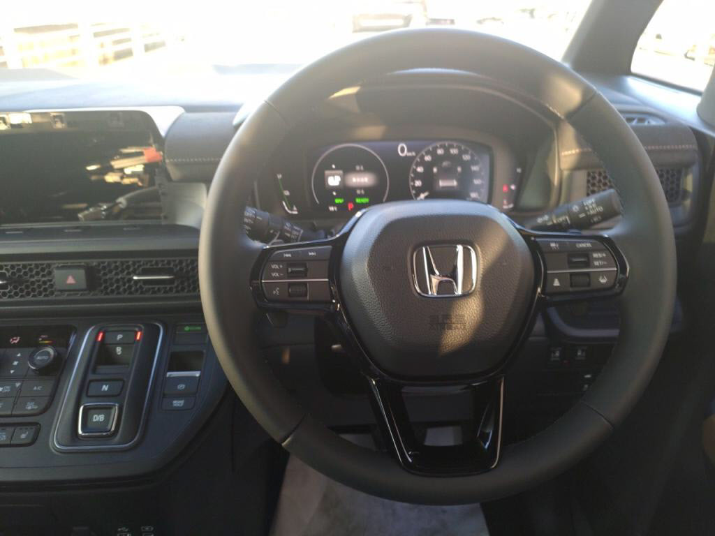 ステップワゴンスパーダＨＶｅＨＥＶスパーダプレミアムラインブラックＥｄの写真 3