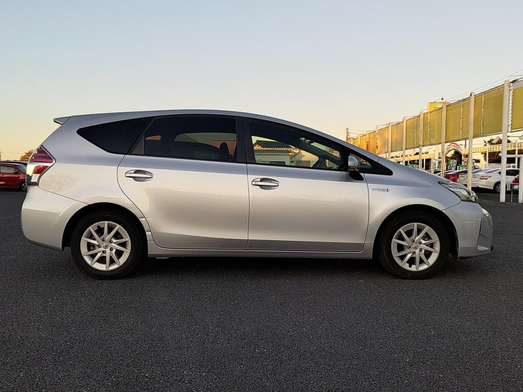 プリウスαＳの写真 11