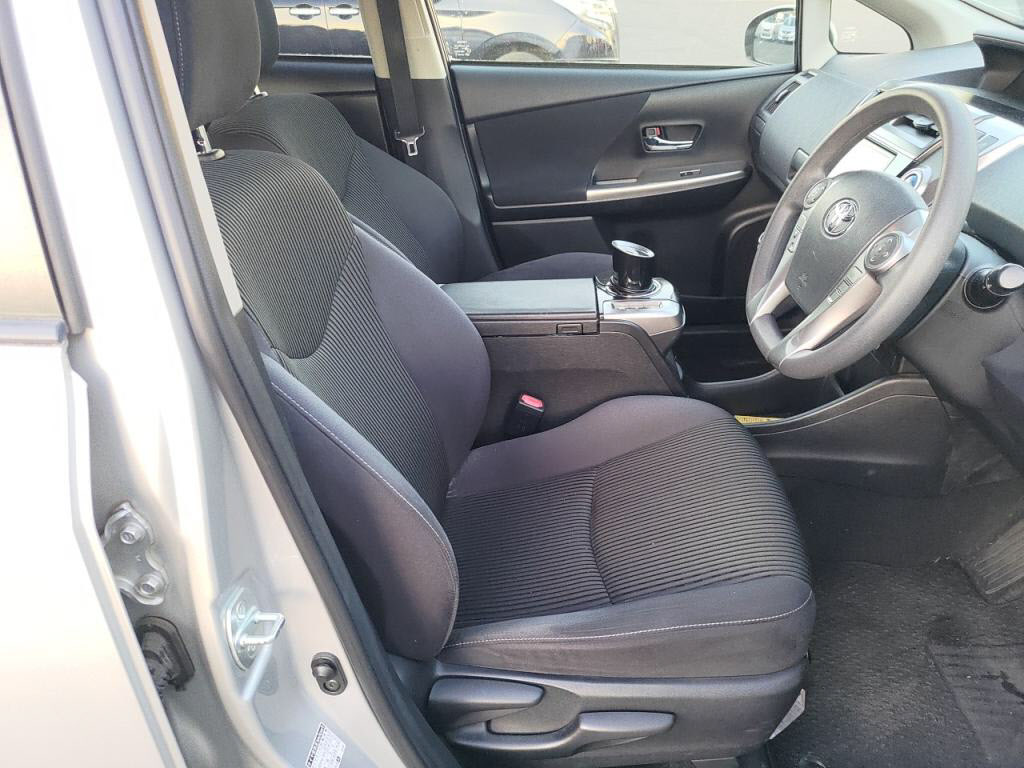 プリウスαＳの写真 21