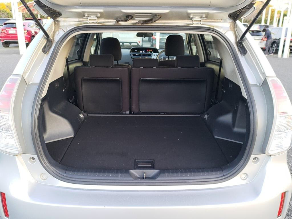 プリウスαＳの写真 25